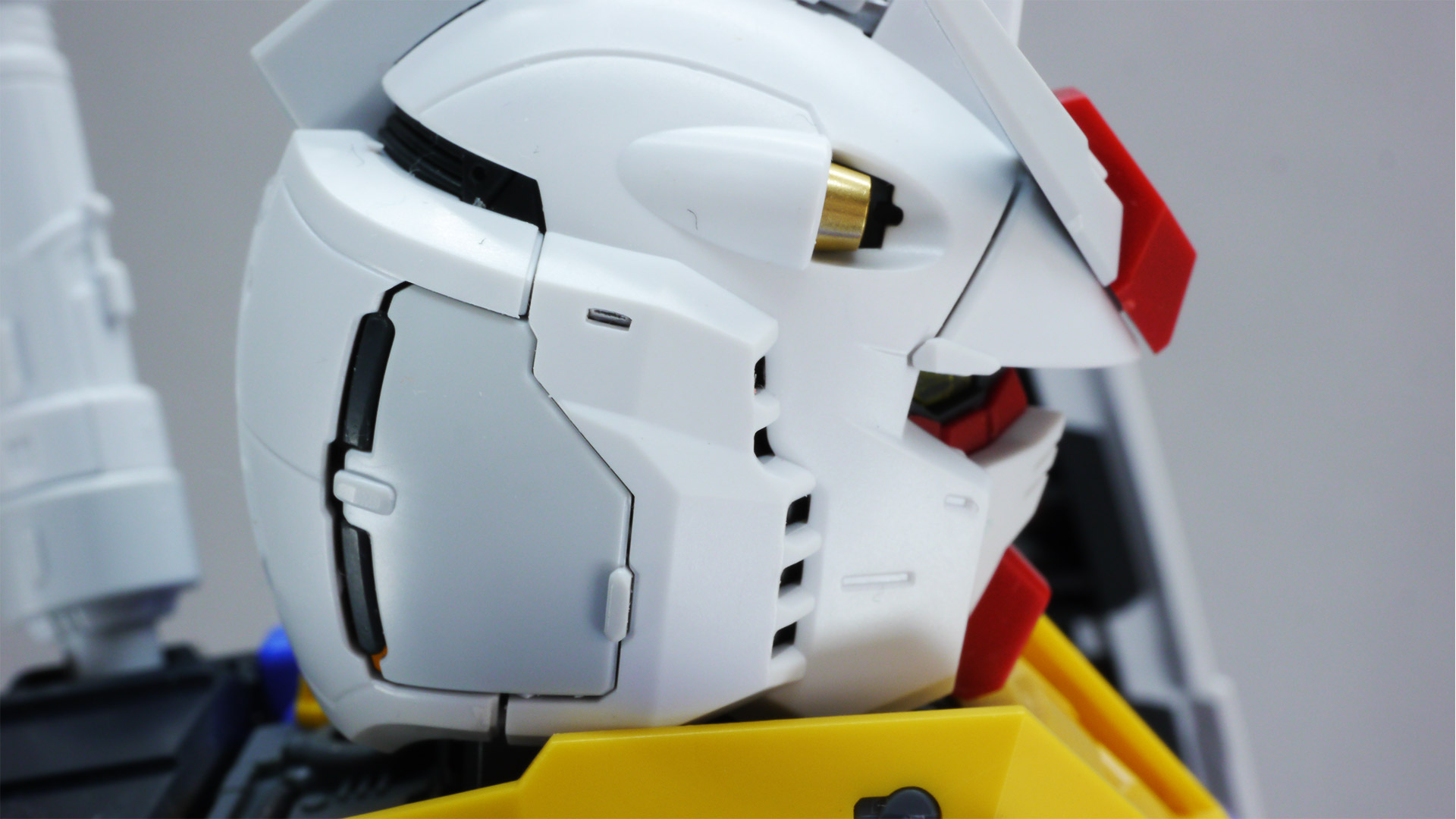 大スケールならではの絶妙な角度付けも難なくこなせます。脚部のラインにしびれますし、各部のディテールやアクセントがバシバシ目に入ってきてその情報量にいくらでも眺めていられます