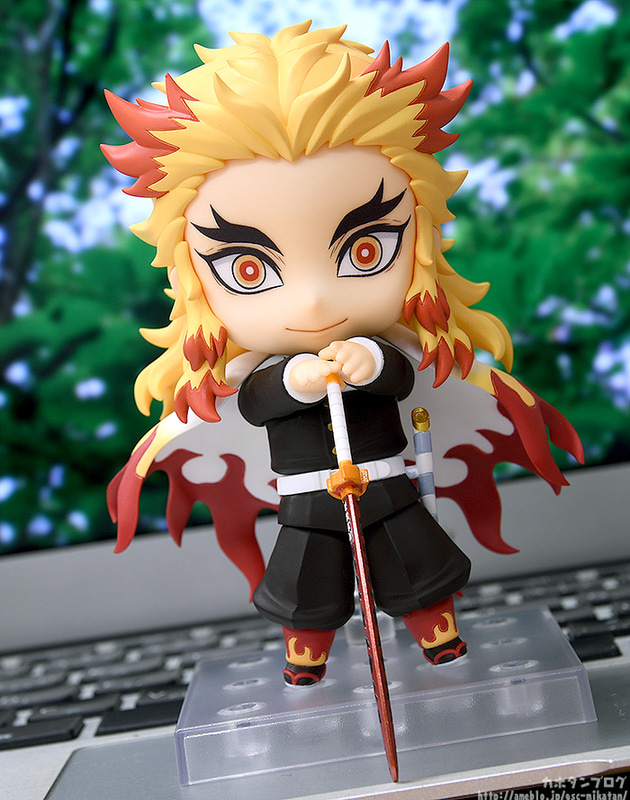 アニメイトにて購入すると限定特典として「特製アクリル製台座」が付属する