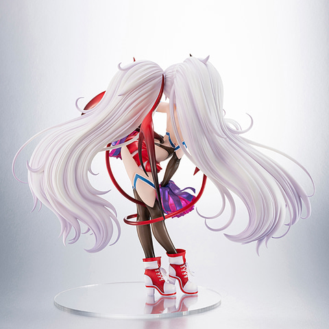 ニヤーっと笑みを浮かべる表情がなんだかアブナイ！ 「ボンバー