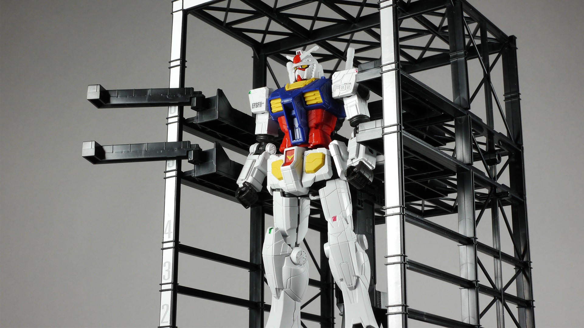 完成したガンダムとGドック