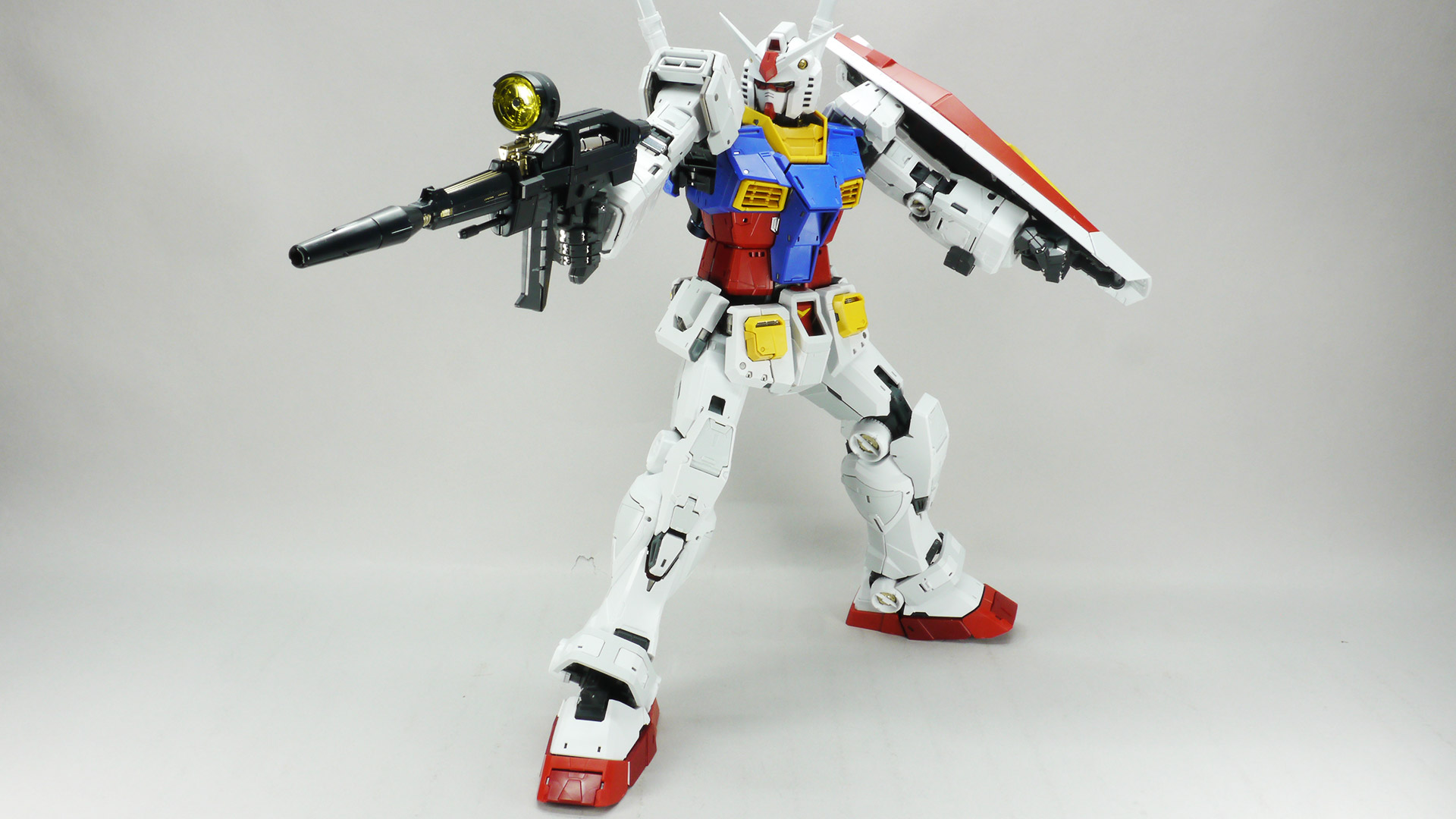 簡単組み立てで大迫力のガンダムが眼前に