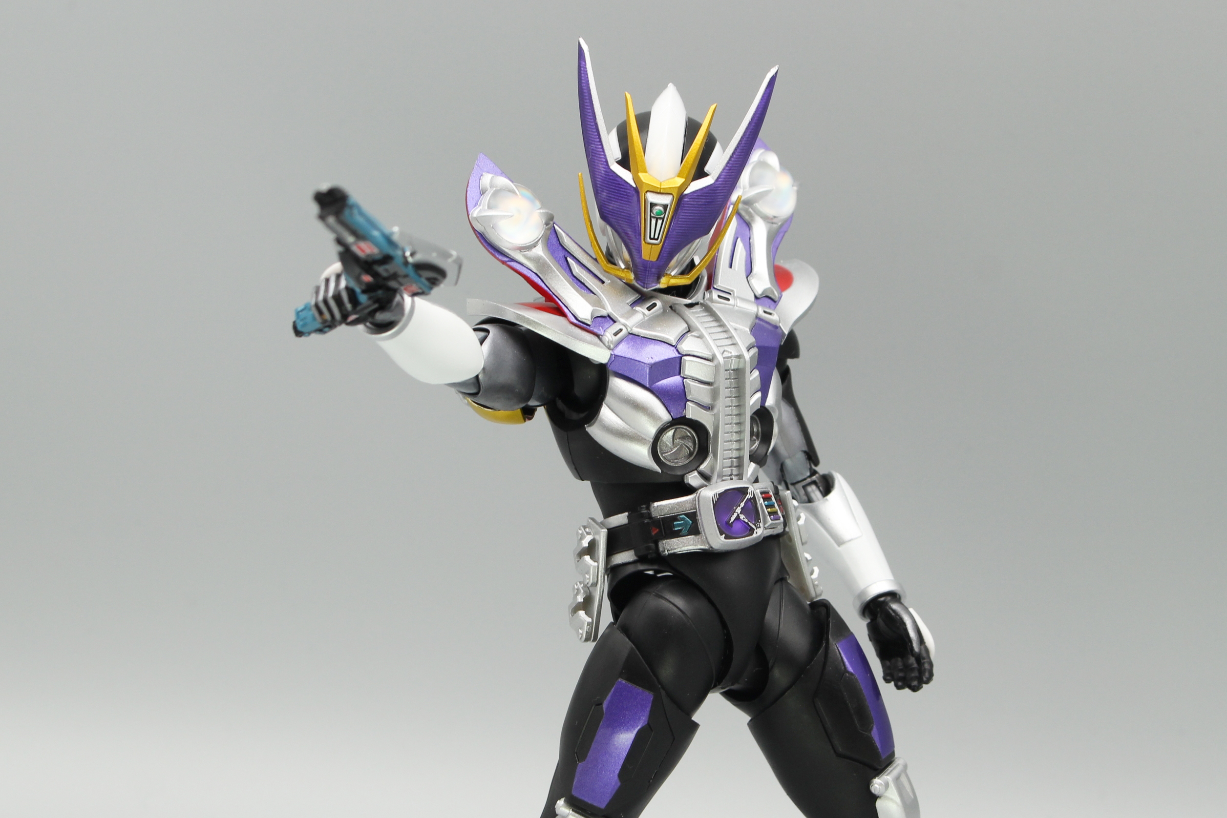 ソードフォームへの換装。「お前、倒すけどいいよね？　答えは聞いてない！」の決めゼリフが聞こえてくるようだ