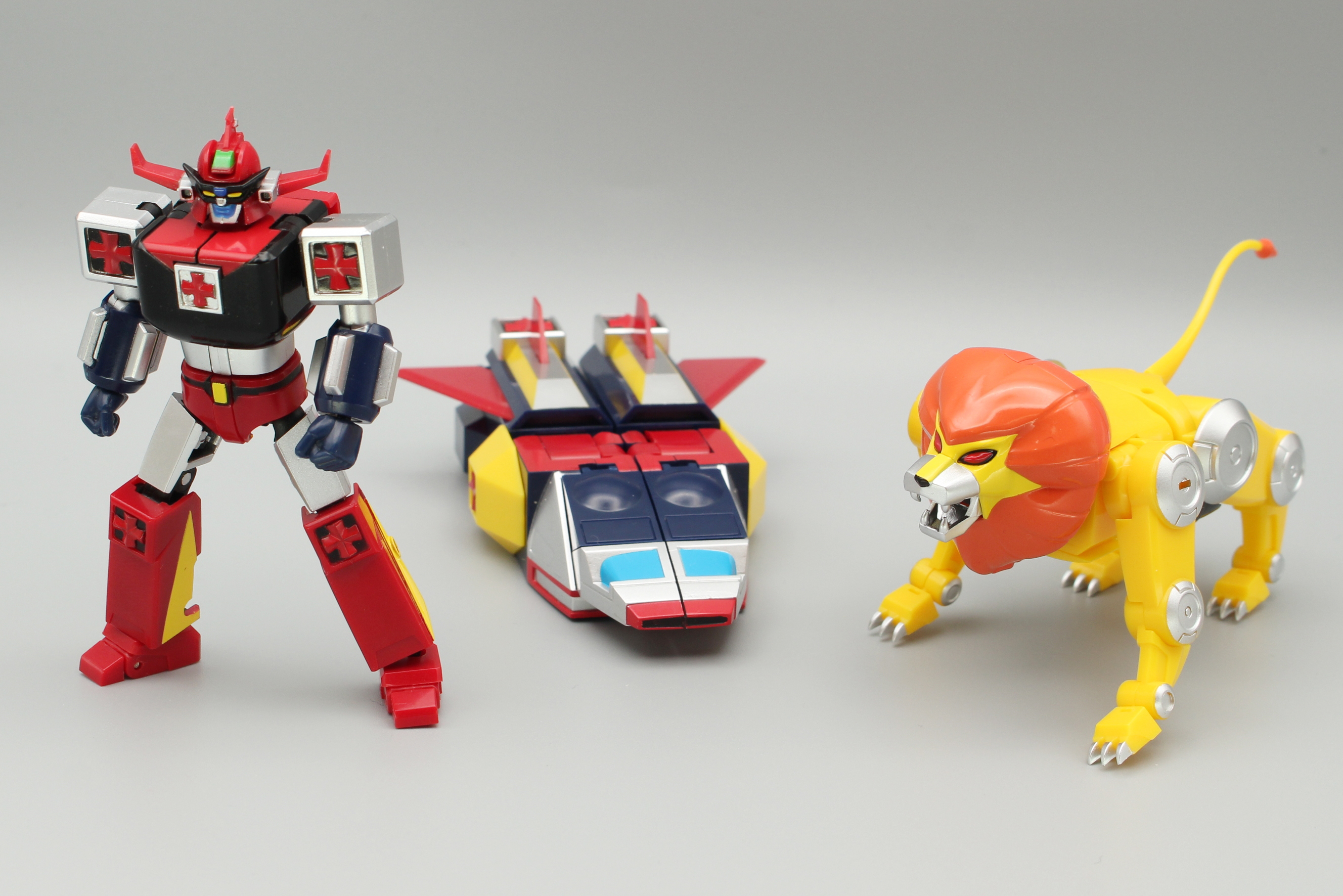 左からアトラウス、ガンパー、ベラリオス。これが合体してダルタニアスになる