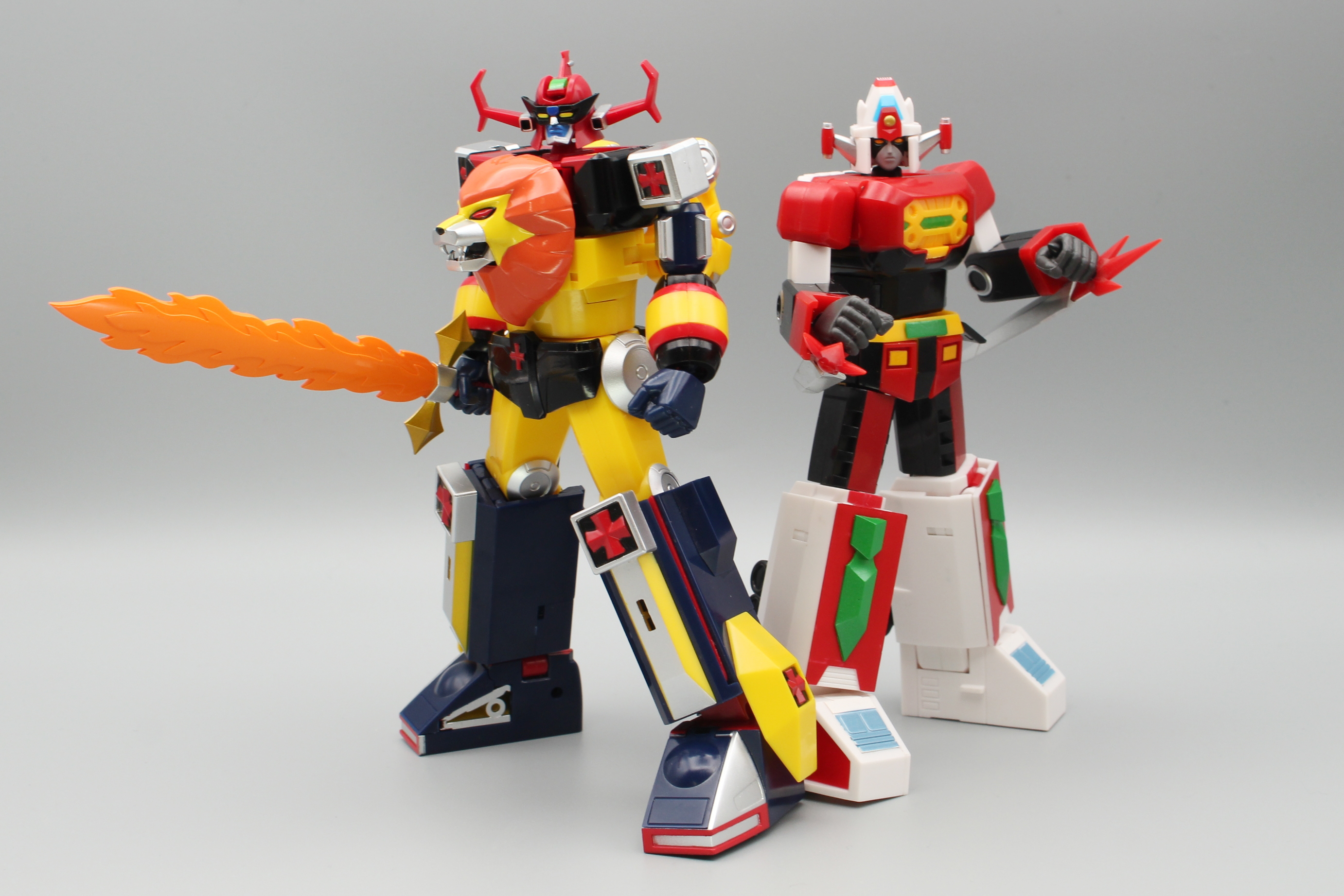 同じシリーズのダイモスとのツーショット。卓上でも並べやすいサイズが嬉しい