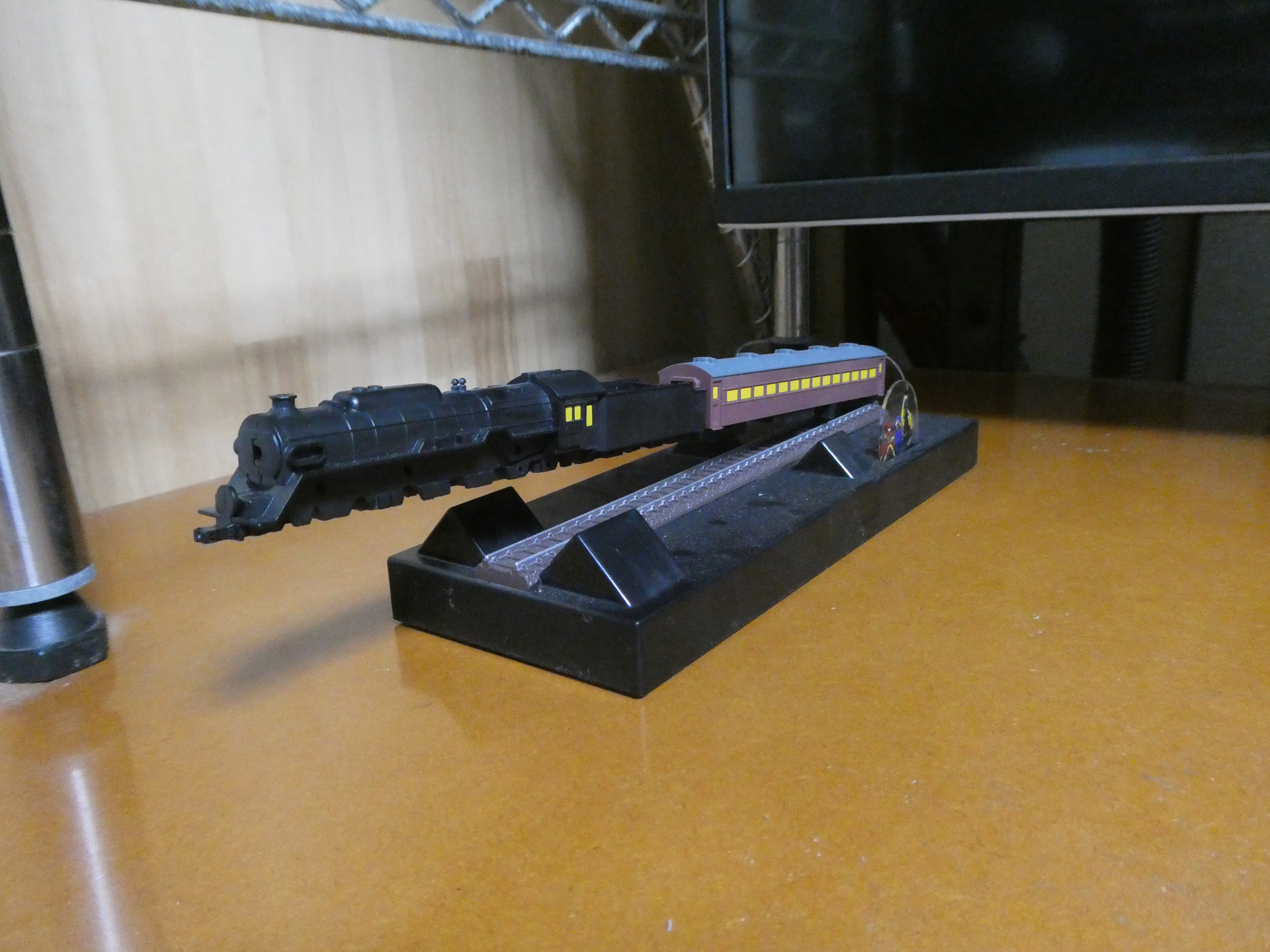 買ったまま手つかずで埃を被ってしまった……飾りケースも買わなきゃ。