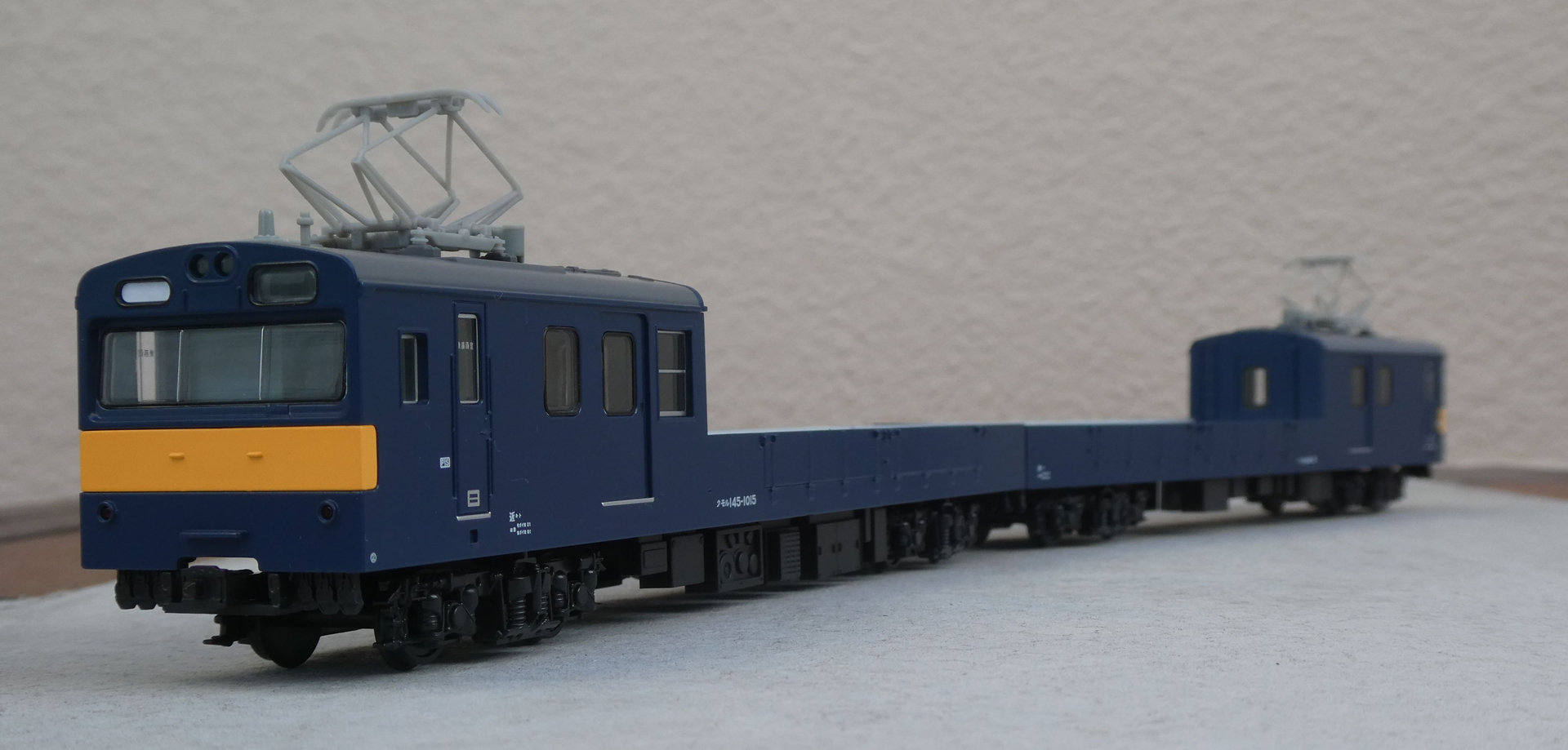 2両編成で販売。先行して国鉄仕様、JR東日本仕様も発売されていた