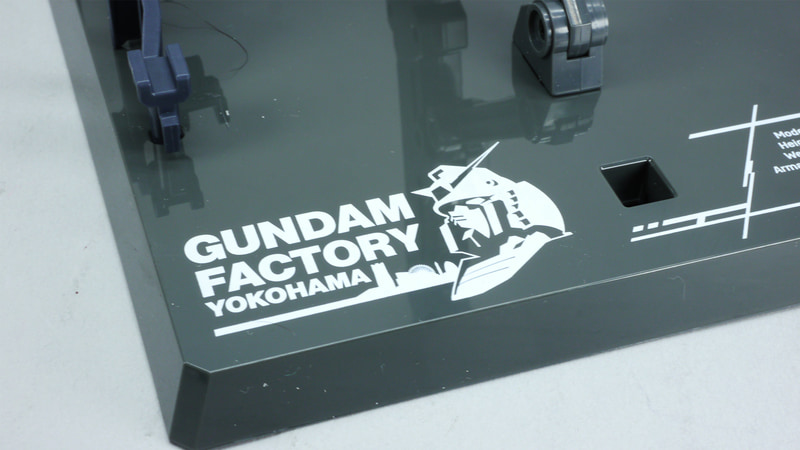 ガンダム用スタンドは太く、伸縮や傾斜も可能でストッパーもありますからへたってお辞儀をすることもなさそうです