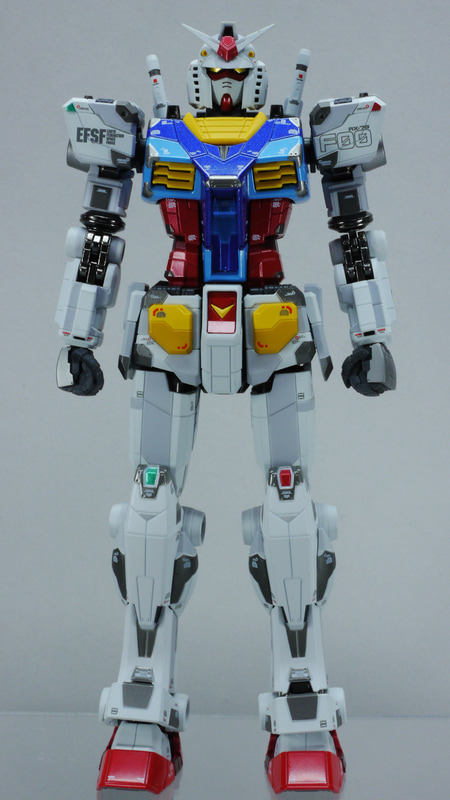 ボディ部のひんやりとした感触、関節部のダイキャストパーツの質感と重厚感がすばらしいですね