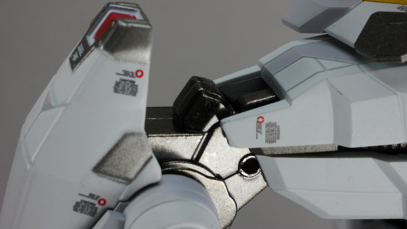 実機の起動実験をもとにポージングさせてみました。ピースポーズもできます！