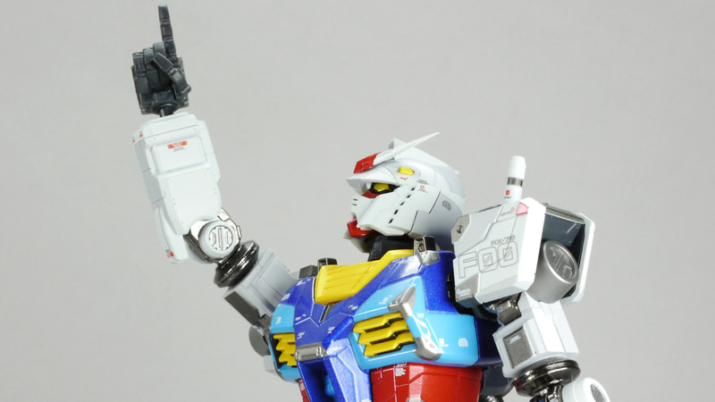 実機の起動実験をもとにポージングさせてみました。ピースポーズもできます！