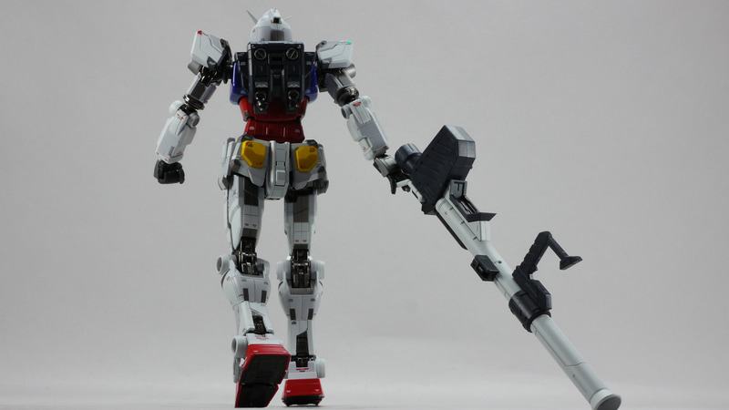 肘関節は前後に動かすのはたやすいのですが円盤の部分でのロール機構もあります。とても硬くて最初は回りませんでしたがじっくりやっていくと回りだします