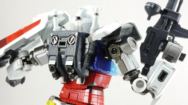 肘関節は前後に動かすのはたやすいのですが円盤の部分でのロール機構もあります。とても硬くて最初は回りませんでしたがじっくりやっていくと回りだします