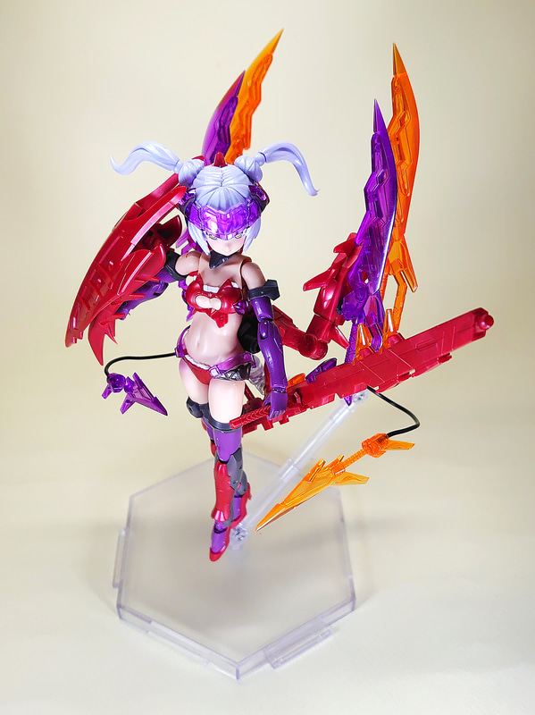 上から。背中のバックパックは、通常は紫のパーツのみですが、オレンジのボーナスパーツも取り付けてみました豪華に見えますね