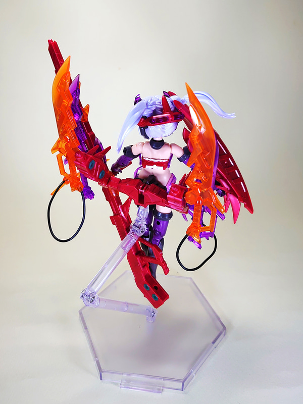 背面。強力な武装てんこ盛り、という雰囲気が楽しめます