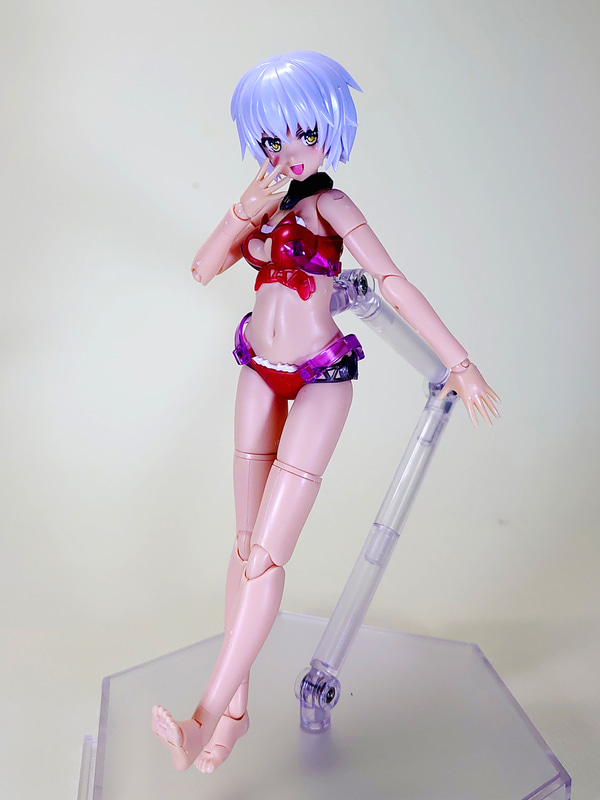 どうですか？　手足が完全に生身になりました。アハッというポーズもかわいいですね！　こうしたポージングも、フライングベースがあったればこそです