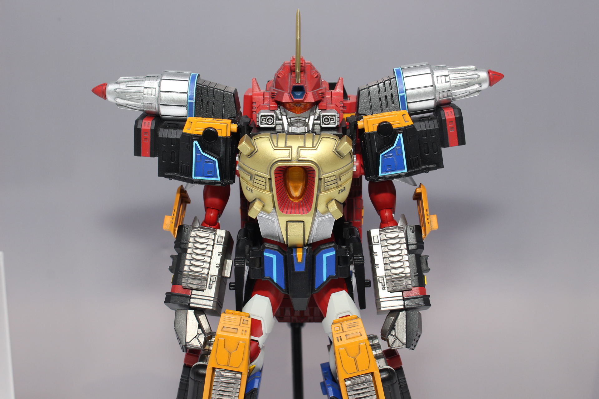 サポートメカをグリッドマンが纏ったサンダーグリッドマン