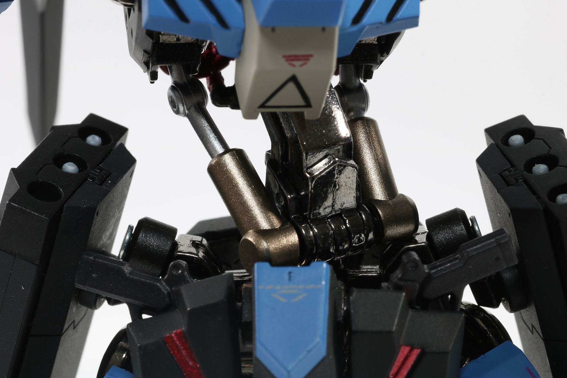 腰回りのシリンダーは可動にあわせて伸縮する