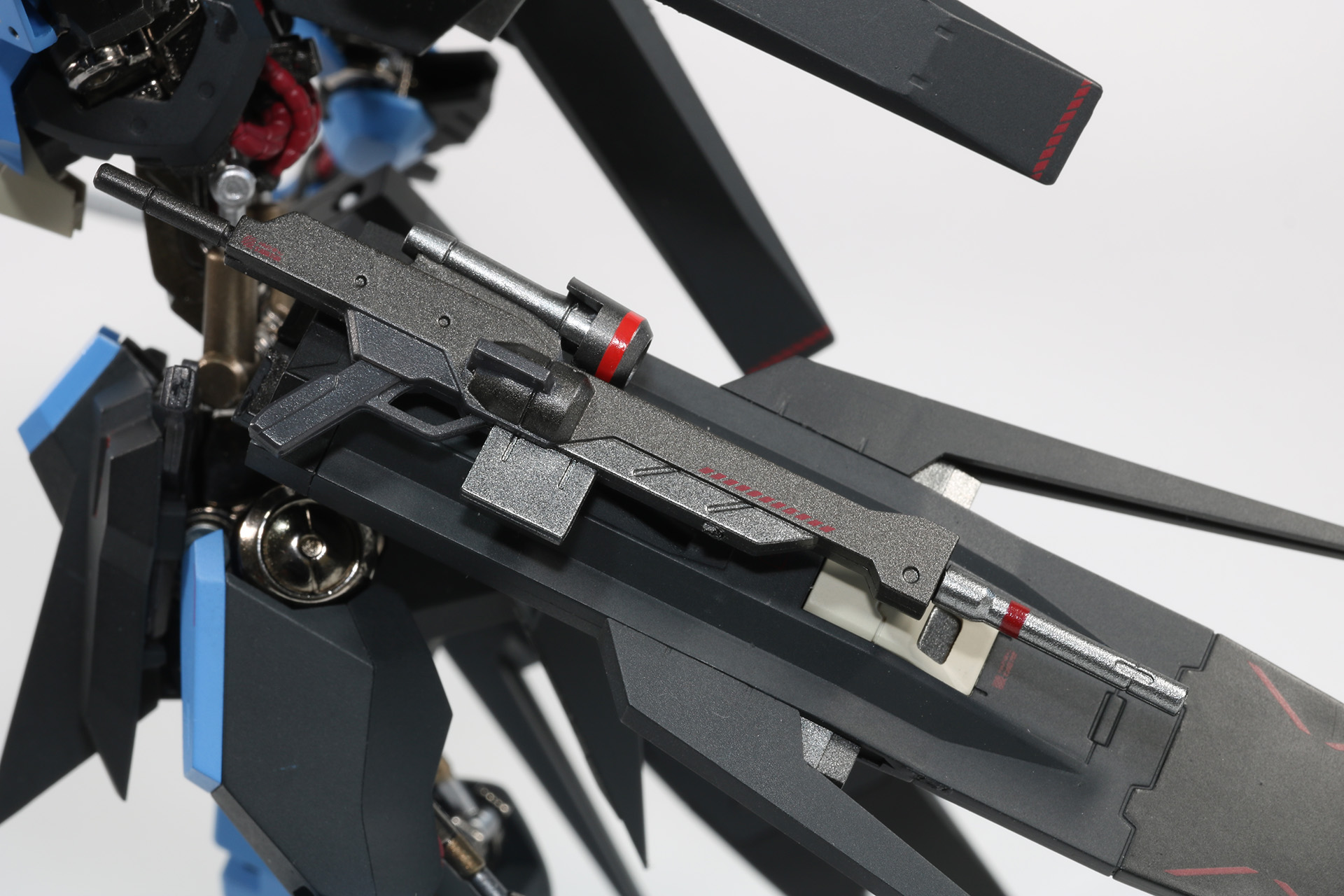 サイドスカートの側面に110mmライフルをマウントすることができる