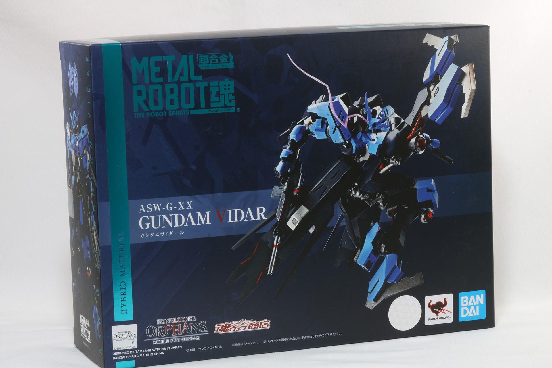 プレミアムバンダイ限定商品はモノクロデザインのものもあるが、本商品はカラーで高級感あるパッケージとなっている