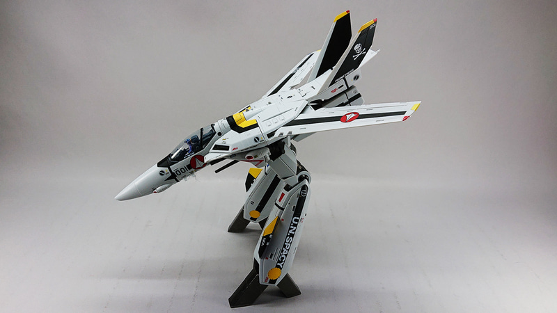 この形態だけでもバルキリーの独自性がうかがえますし、1/1サイズでの変形するVF-1バルキリーを見てみたいものです