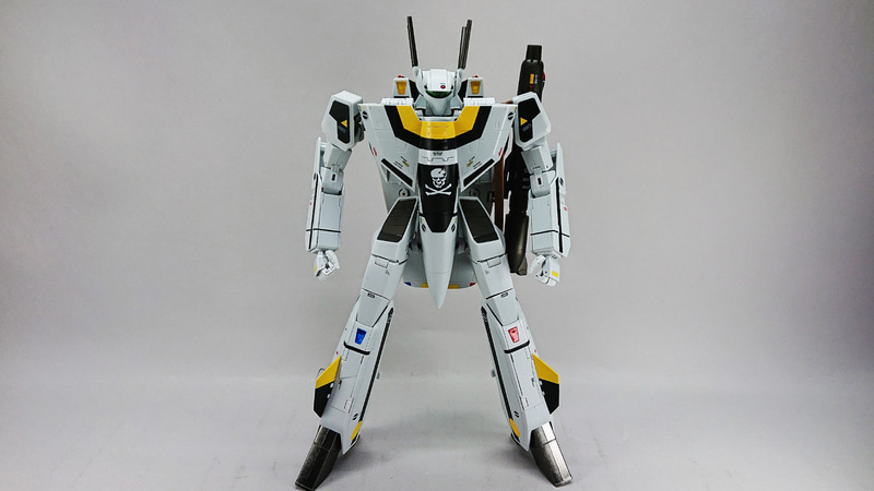 背面から見ると大き目のランドセルも背面バランスの調整に一役買っており、プロポーションが計算しつくされているのがわかりますね