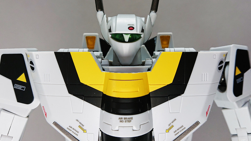 背面から見ると大き目のランドセルも背面バランスの調整に一役買っており、プロポーションが計算しつくされているのがわかりますね