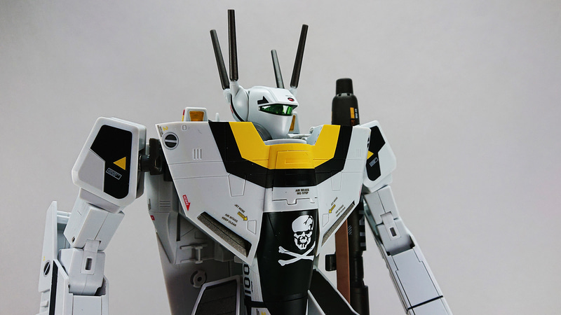 背面から見ると大き目のランドセルも背面バランスの調整に一役買っており、プロポーションが計算しつくされているのがわかりますね