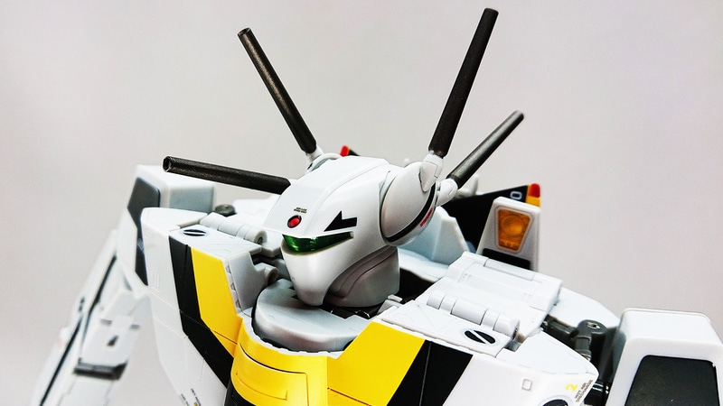 背面から見ると大き目のランドセルも背面バランスの調整に一役買っており、プロポーションが計算しつくされているのがわかりますね