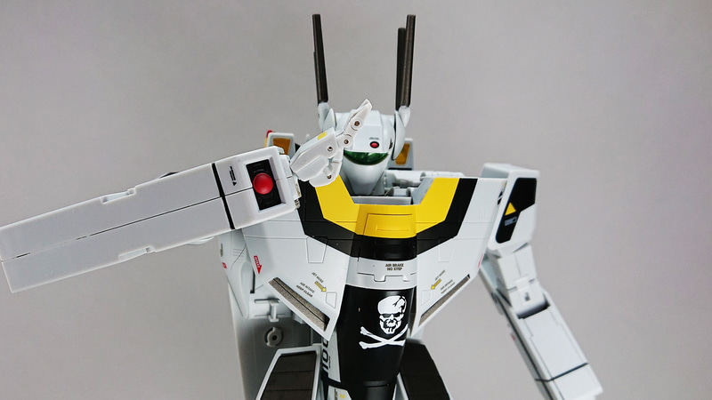 背面から見ると大き目のランドセルも背面バランスの調整に一役買っており、プロポーションが計算しつくされているのがわかりますね