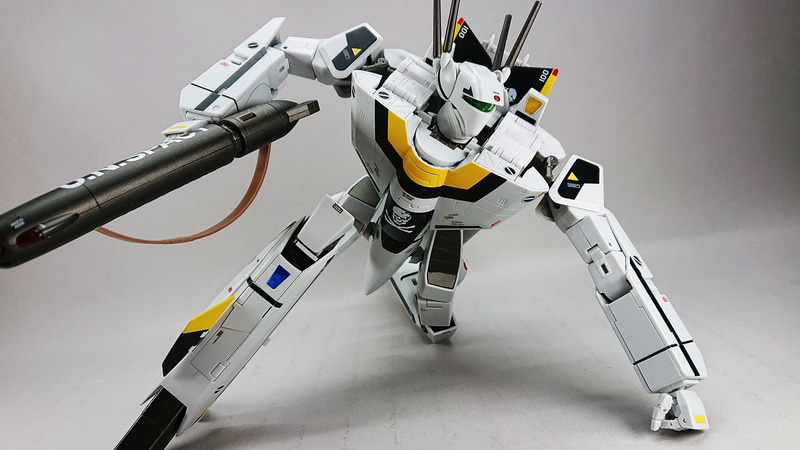 背面から見ると大き目のランドセルも背面バランスの調整に一役買っており、プロポーションが計算しつくされているのがわかりますね