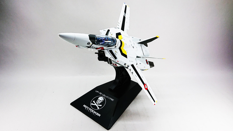 思ったより角度つけられます。アタッチメントの固定も確実に行って落下しないように調整する必要がありそうです