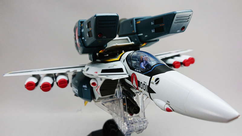 パイロットがフォッカー少佐になっていますが、もちろんテストパイロットをやっていた……という想定にしてみました