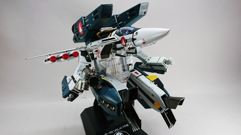 パイロットがフォッカー少佐になっていますが、もちろんテストパイロットをやっていた……という想定にしてみました