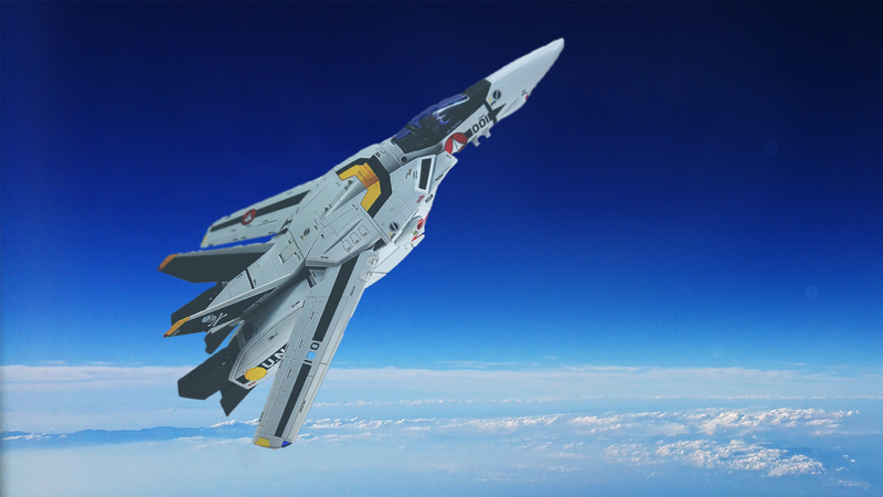 護衛についていたフォッカー少佐は敵襲のため緊急出動、急上昇していきました