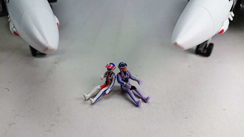 「ついてこい輝！」、「はい先輩！」なんて会話が聴こえてきそうです。そしてフォッカー亡き後スカルリーダーになった輝はフォッカーのVF-1Sに乗り込む。「俺、先輩のバルキリーに乗せていただきます」TV版ならではの両機が並ぶとこういうこともできますね