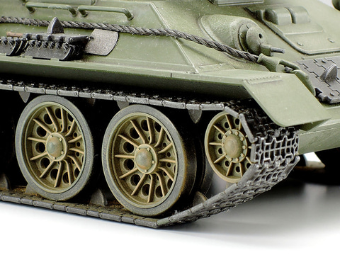 ソ連の傑作戦車「T-34-85」が1/48スケールでプラモデル化。タミヤから2