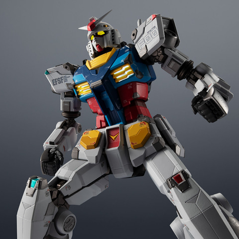 ビーム・サーベルで斬りかかるあのシーンも再現可能！ 「超合金×GUNDAM