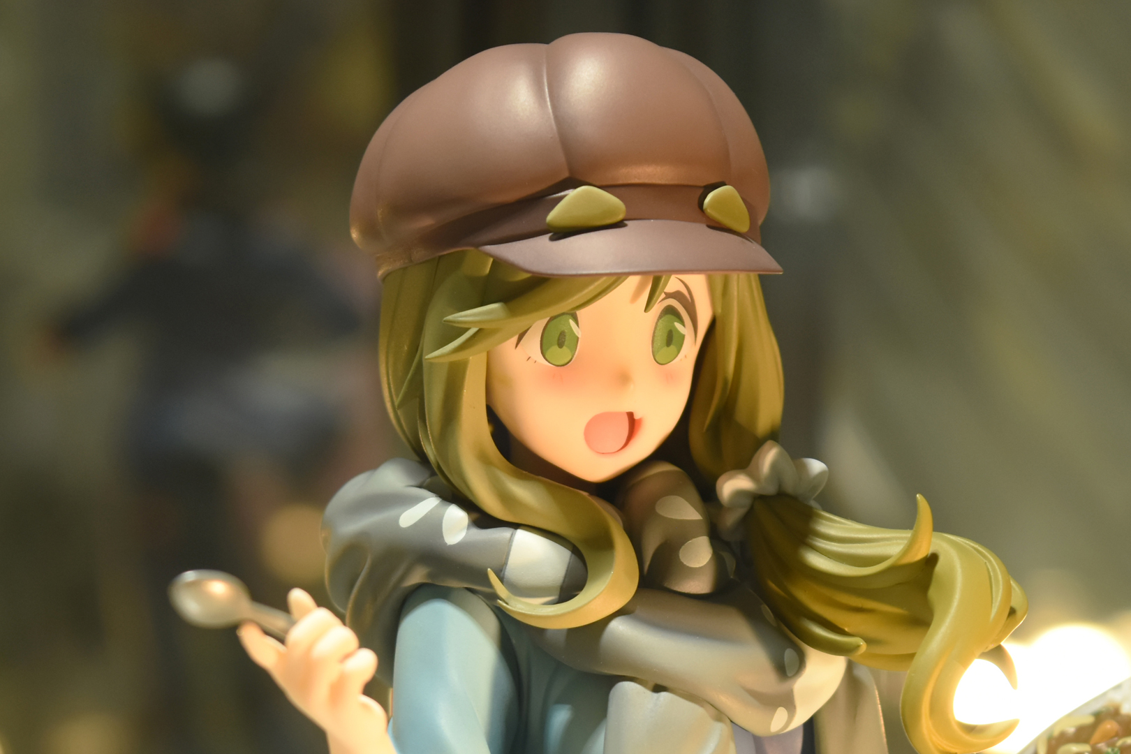 笑顔から覗く、八重歯もチャームポイント