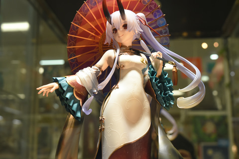 特別企画】【あみあみ展示撮り下ろし】煌びやかな衣装と笑顔が眩しい