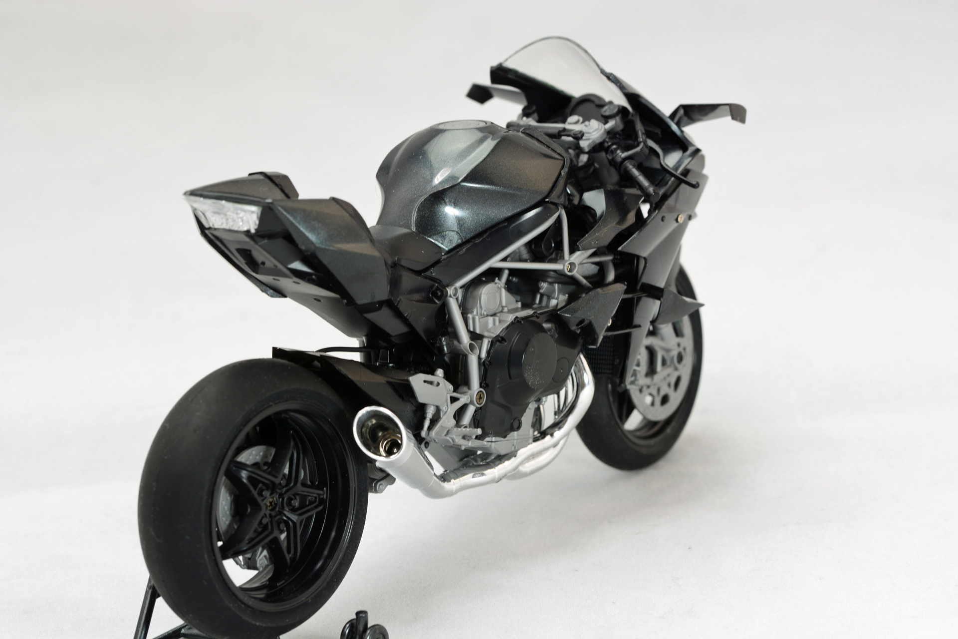 無塗装でもパーツの色分けや雰囲気などしっかり楽しめる。何より作っていてとても楽しいプラモデルだった