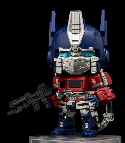 トランスフォーマー」シリーズでおなじみオプティマスプライムと