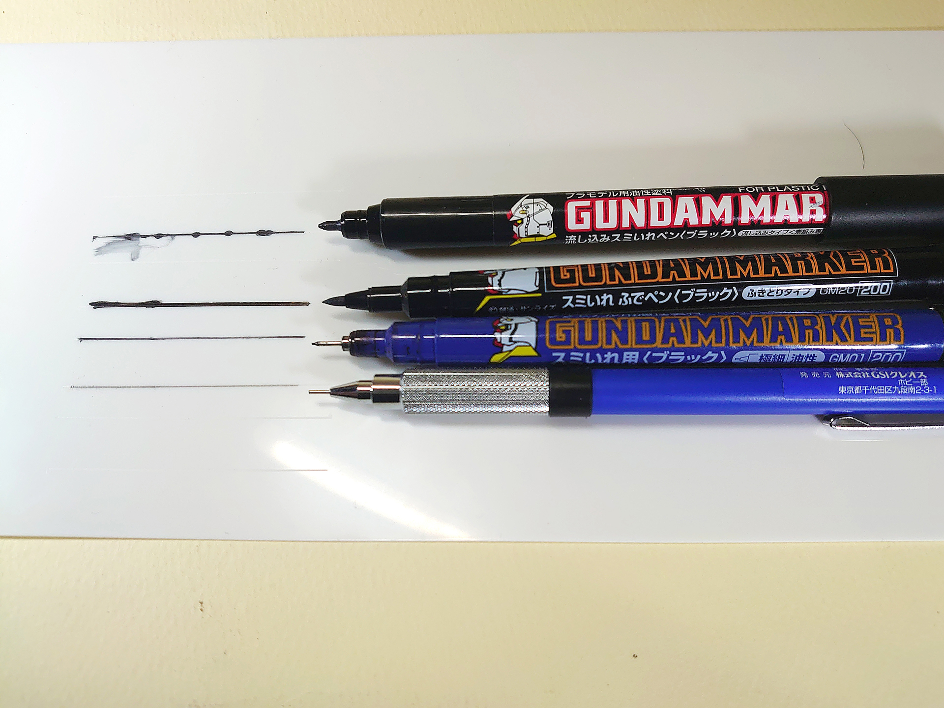 各ペンでスミを入れたようす