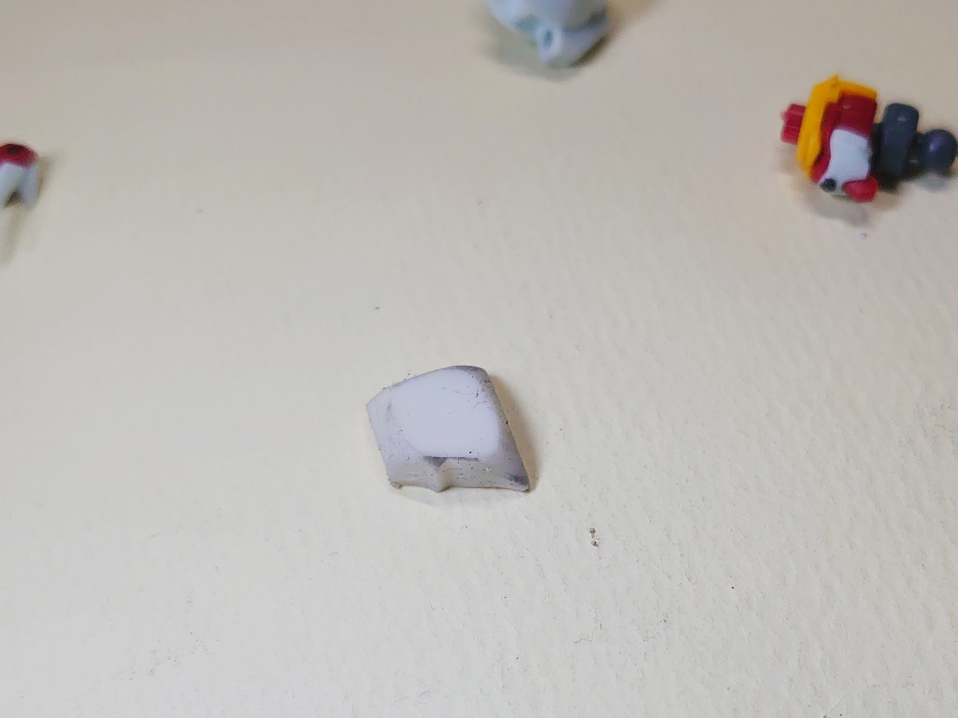 作業しやすいように切った消しゴム