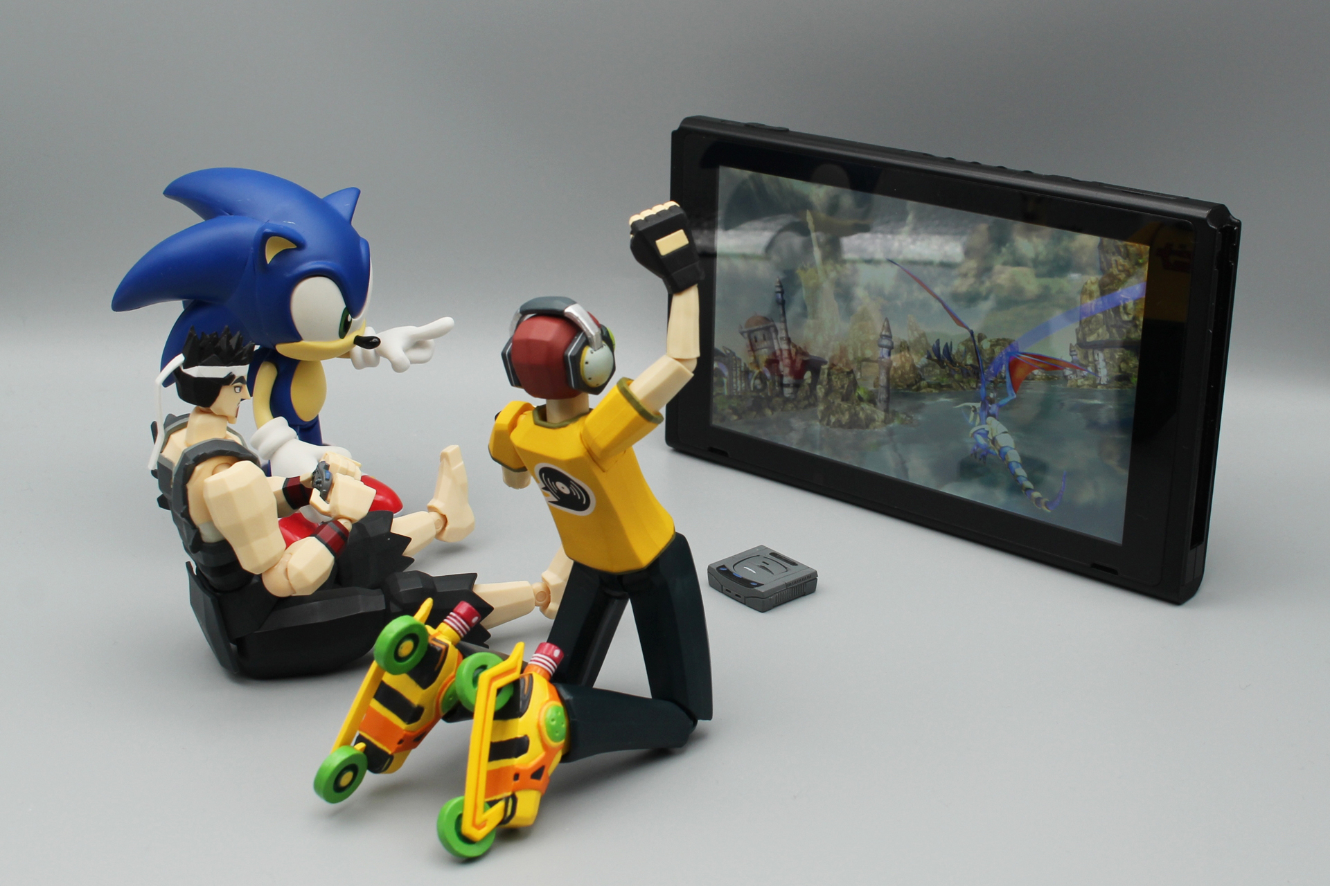 キャラクター達がゲームをしている風景は、表情やポーズで様々な場面が作れる。コレクションしたキャラクターフィギュアの楽しさを増してくれるアイテムだ