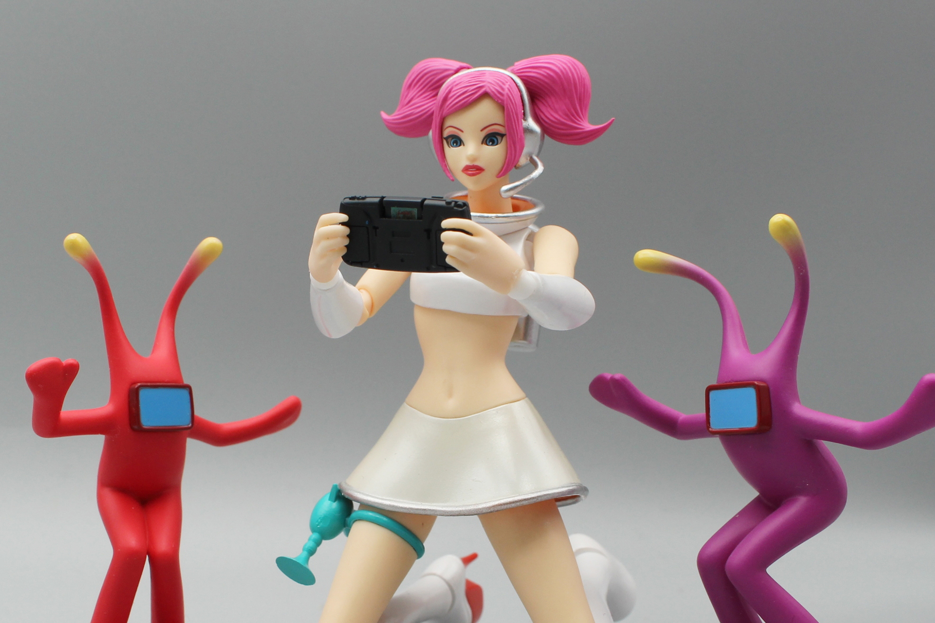 キャラクター達がゲームをしている風景は、表情やポーズで様々な場面が作れる。コレクションしたキャラクターフィギュアの楽しさを増してくれるアイテムだ