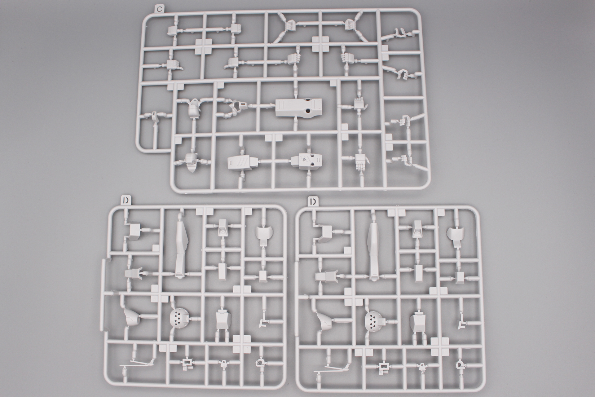 C、D（×2）パーツ。手、各部アーマーなど