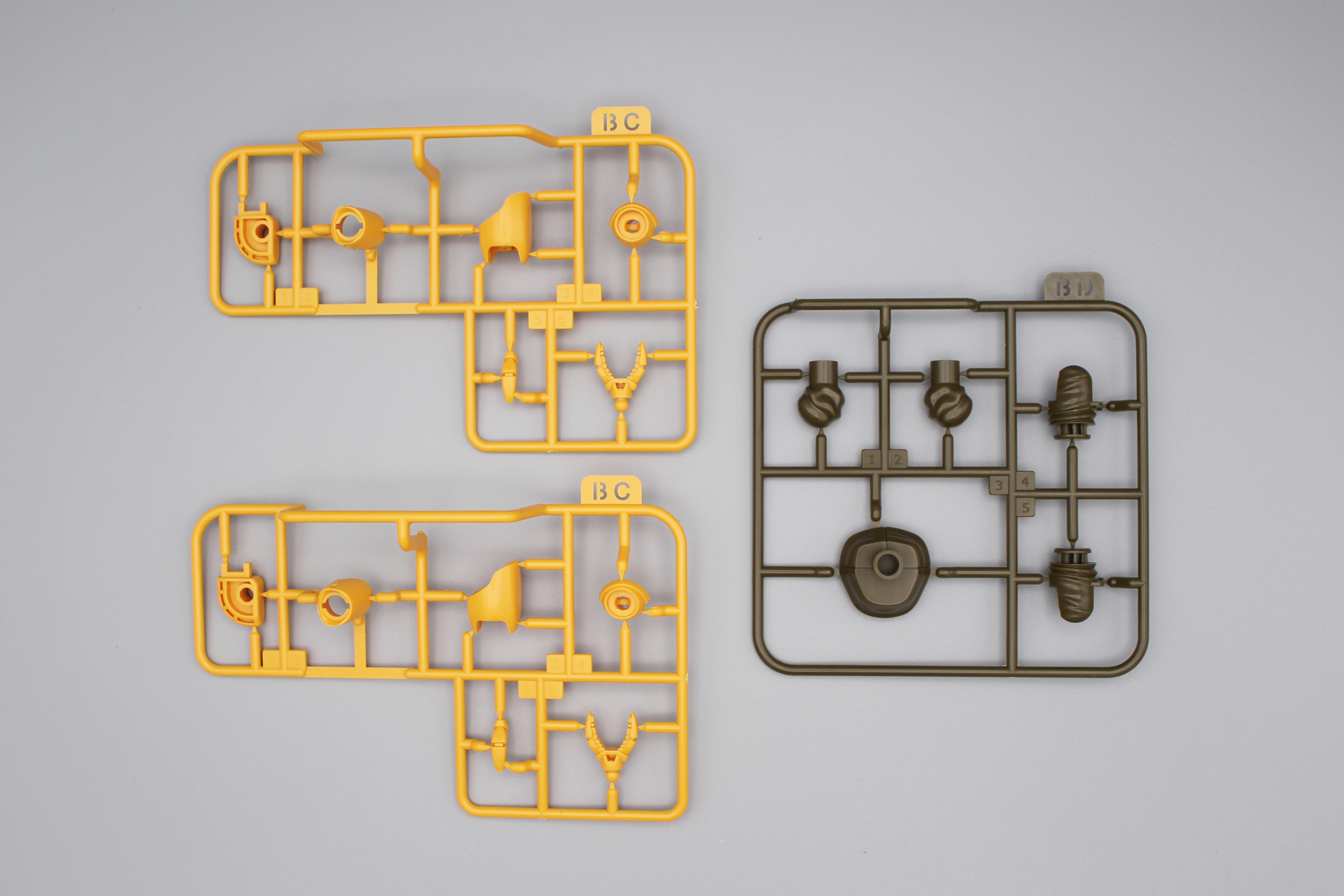 BC（×2）、BDパーツ。手足、関節部など