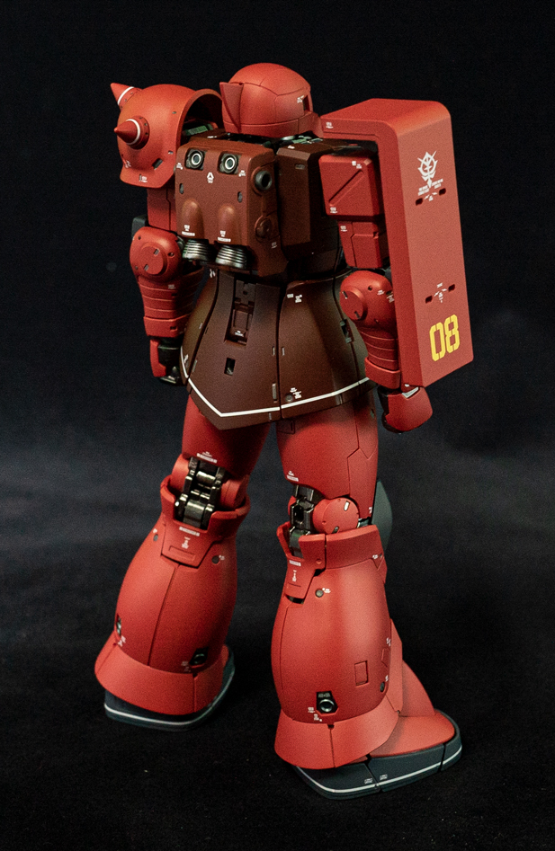 スマートで見応えがあるザクIの全身