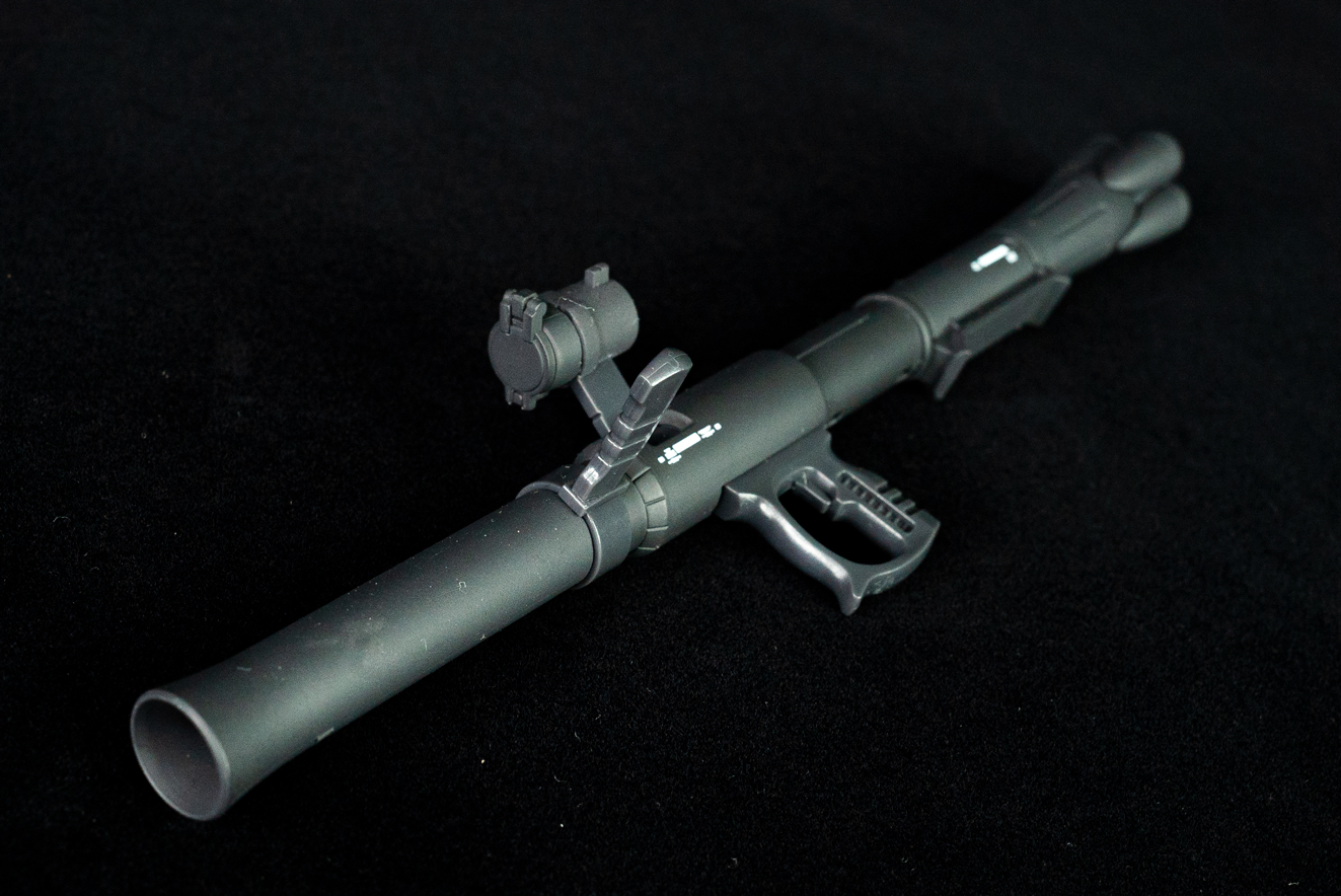 ザク・バズーカは「A1型」と「A2型」のコンパチタイプ。A2型はマガジン式なので、よりリアルなモデルだ