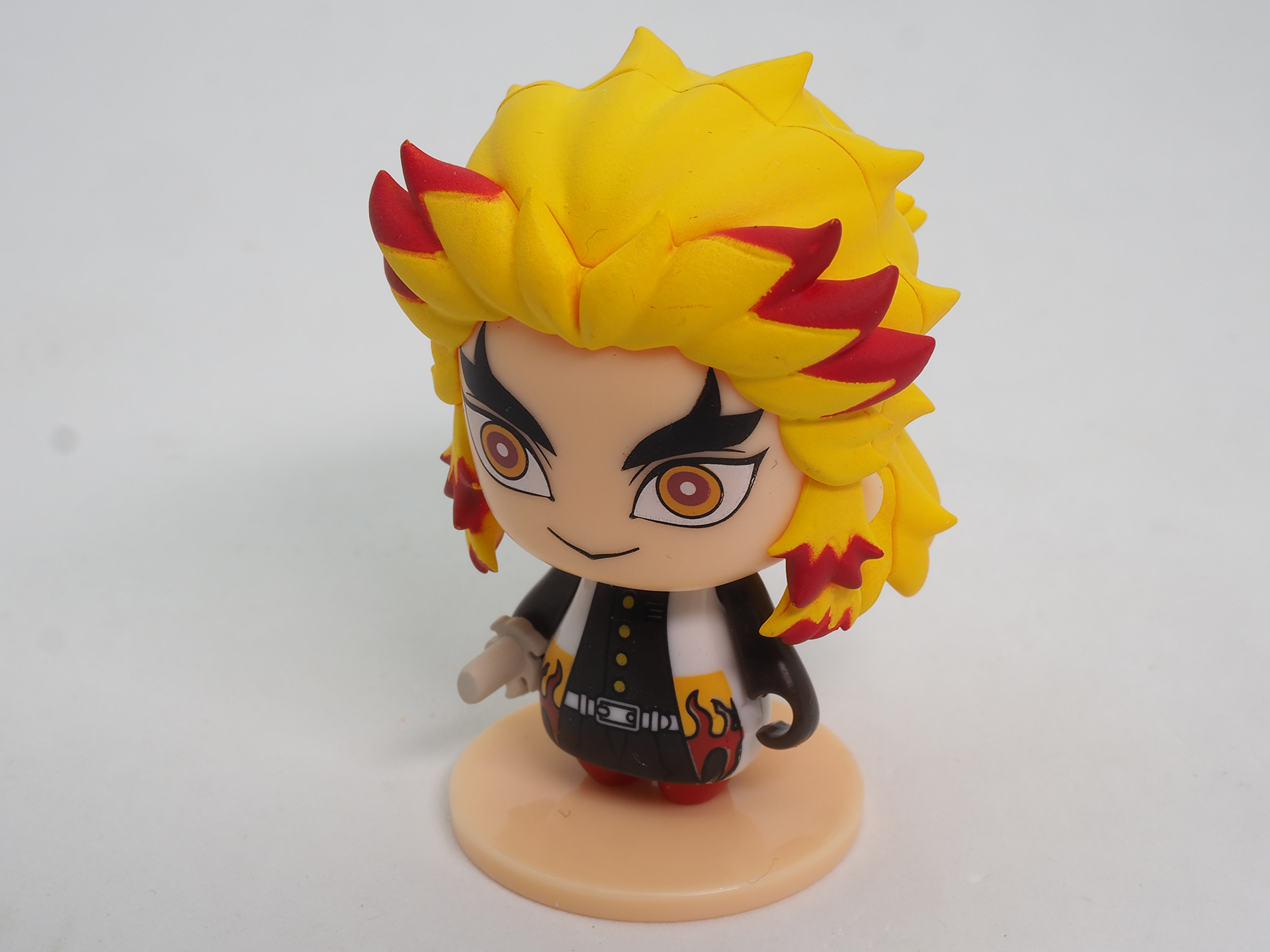 煉獄杏寿郎。髪型や衣装なども含めて、しっかり再現されている。